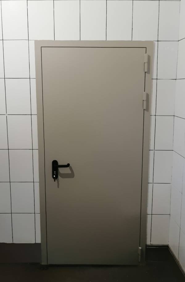 Дверь для санузла, фото снаружи (ул. Барклая) Дверь для санузла, фото снаружи (ул. Барклая)