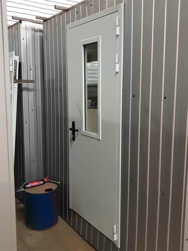 Дверь со стеклом (завод металлоконструкций, Химки, ул. Некрасова, 2) Дверь со стеклом (завод металлоконструкций, Химки, ул. Некрасова, 2)