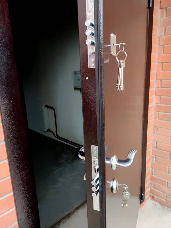 Дверные замки (офисное помещение, Октябрьский) Дверные замки (офисное помещение, Октябрьский)