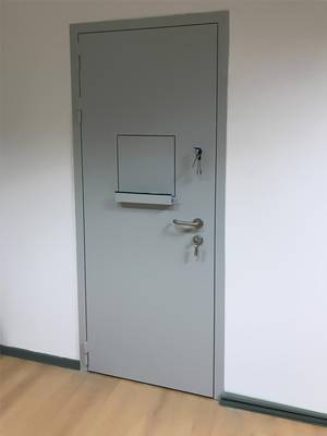 Кассовая дверь, фото снаружи (офисы, ул. Очаковская, 47а) Кассовая дверь, фото снаружи (офисы, ул. Очаковская, 47а)