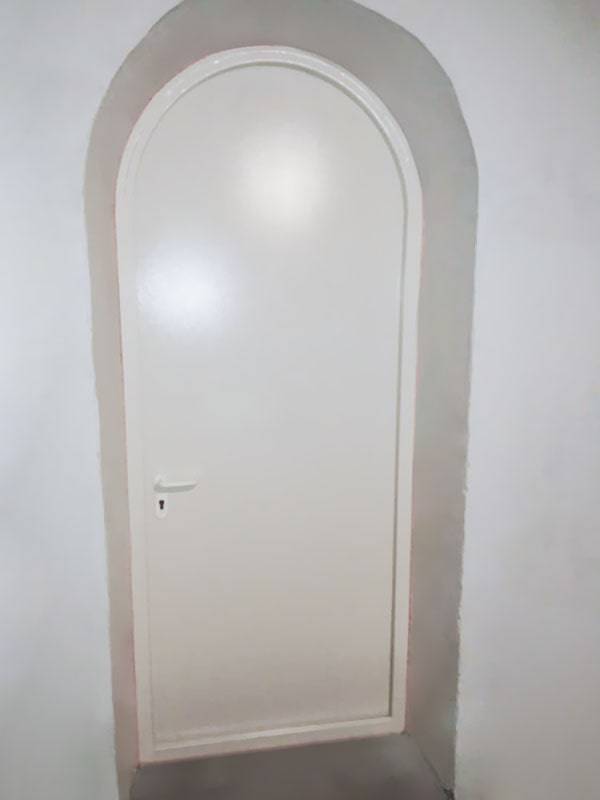 Однопольная арочная дверь (ул. Южнобутовская) Однопольная арочная дверь (ул. Южнобутовская)