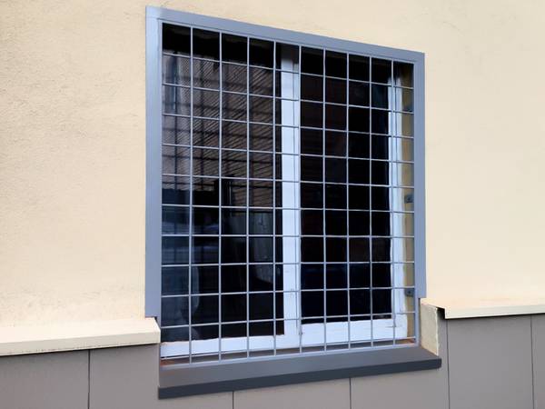 Оконная решетка (пожарное депо) Оконная решетка (пожарное депо)