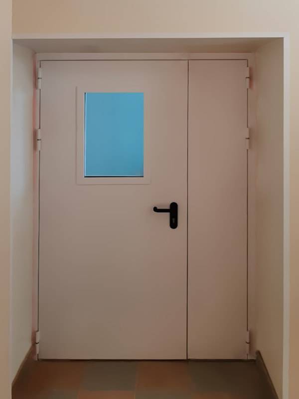 Полуторная остекленная дверь (ул. Нижняя Первомайская, 70) Полуторная остекленная дверь (ул. Нижняя Первомайская, 70)