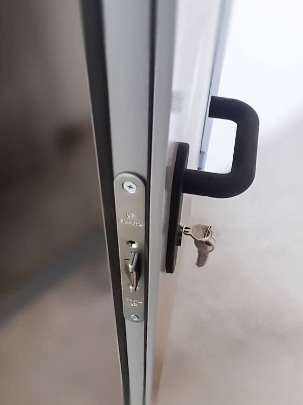 Противопожарный замок (монтаж в гостинице на Ярославском шоссе) Противопожарный замок (монтаж в гостинице на Ярославском шоссе)