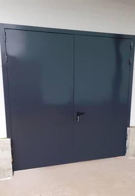 Равностворчатая дверь с внешней стороны (склад, шоссе Энтузиастов, 4) Равностворчатая дверь с внешней стороны (склад, шоссе Энтузиастов, 4)
