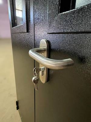 Ручка и замок Ручка и замок