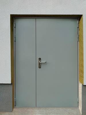 Серая полуторная дверь (ул. Пресненский вал, 36, офисы) Серая полуторная дверь (ул. Пресненский вал, 36, офисы)
