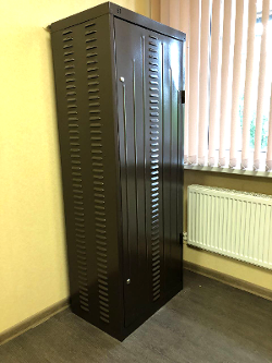 Шкаф серверный железный Шкаф серверный железный
