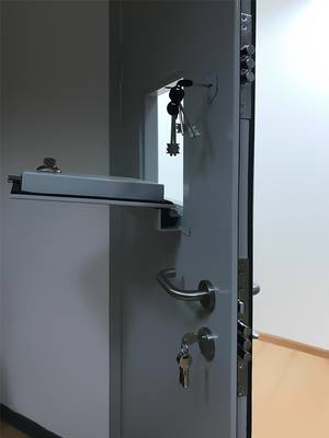 Стальная дверь для кассы (офисы, ул. Очаковская, 47а) Стальная дверь для кассы (офисы, ул. Очаковская, 47а)