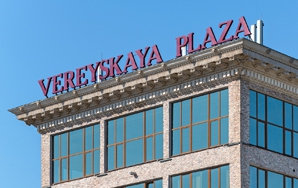 Установили двери для бизнес-центра «Верейская Плаза»