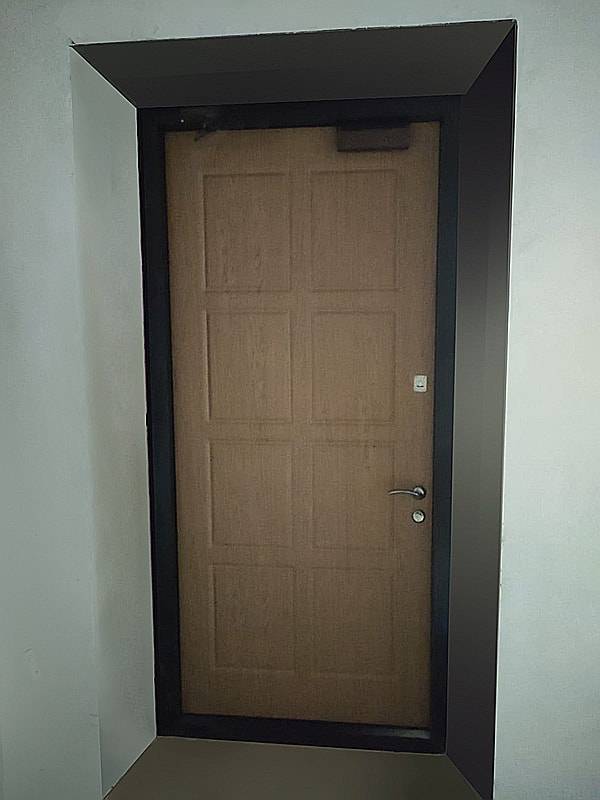 Входная дверь, вид изнутри (офисное помещение, Октябрьский) Входная дверь, вид изнутри (офисное помещение, Октябрьский)