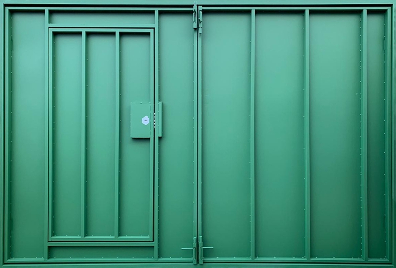 Внутренняя сторона Металлические гаражные ворота с калиткой (03)