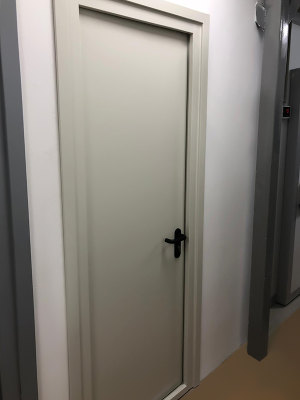 Однопольная дверь изнутри Однопольная дверь изнутри