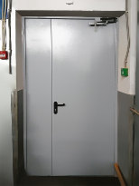 Полуторастворчатая дверь, фото внутренней стороны Полуторастворчатая дверь, фото внутренней стороны