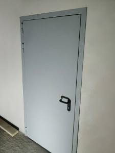 Серая огнестойкая дверь Серая огнестойкая дверь